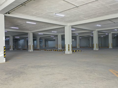 Parqueos soterrados terminados